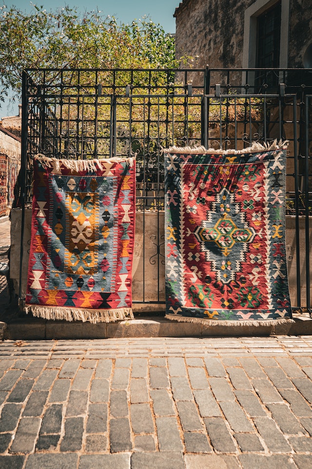 Ways to incorporate Southwestern patterns into home decor